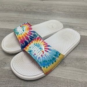 Woman’s puma slides size 8